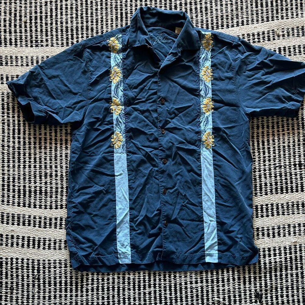 Tommy Bahama Size Medium 100% Silk Blue Hawaiian Shirt